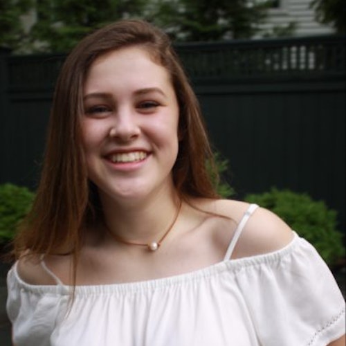 Lee Schwartz_2016-2017 Teen Advisors (close headshot) with her smiley face facing the camera, with background greenery