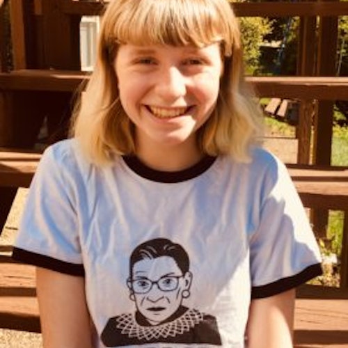 Foto de meio-corpo de Libby Foster, consultora adolescente de 2018-2019