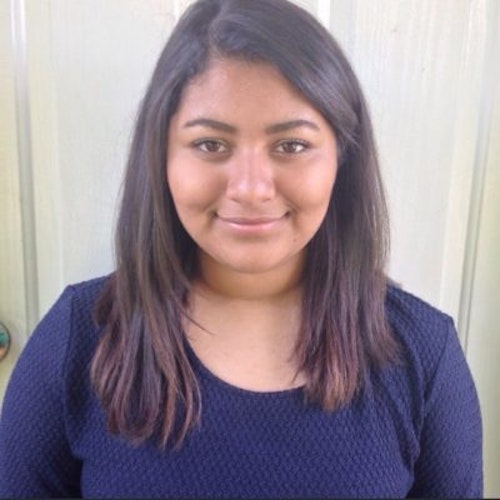 Vanessa Valdez, Jeunes conseillères 2015-2016 (portrait, angle rapproché) une adolescente souriant face à la caméra