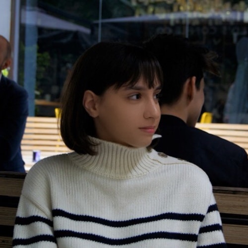 Sofia Scarlat, consultora adolescente de 2019-2020 (foto de rosto), mostrando apenas o perfil